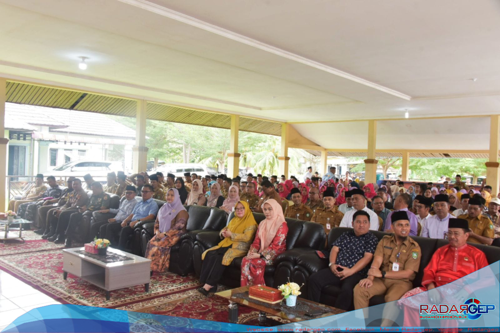 Safari Ramadhan Perdana, Bupati Kasmarni Serahkan Bantuan Kepada Masyarakat Bengkalis